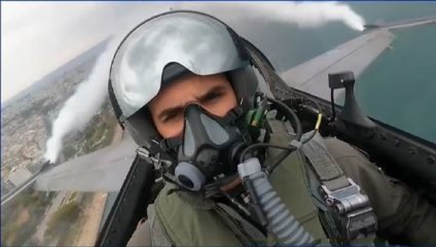 28η Οκτωβρίου: Ρίγη συγκίνησης από το μήνυμα του πιλότου της ομάδας “Ζευς” – «Σήμερα τιμούμε αυτούς που στάθηκαν όρθιοι – Η Ελευθερία δεν χαρίζεται»